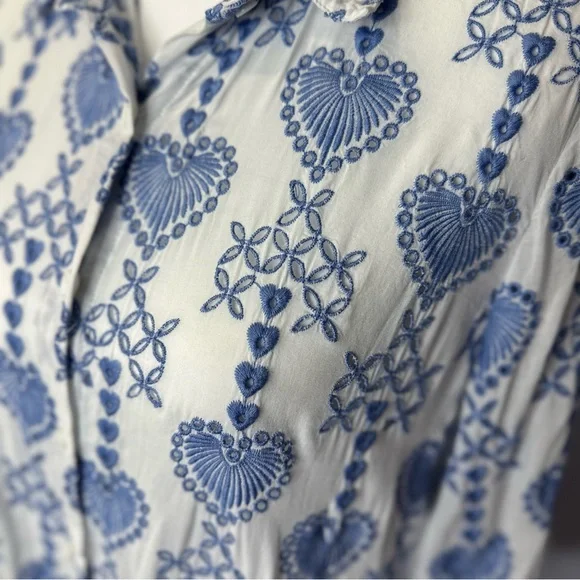Johnny White Maeve 3/4 Sleeve Button Down w/blue heart embroidery. Size M. EUC! - Picture 2 of 10